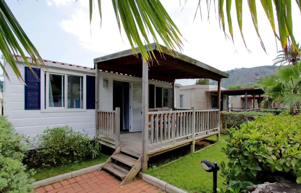 Le Palme Village แตร์ราชินา ภายนอก รูปภาพ
